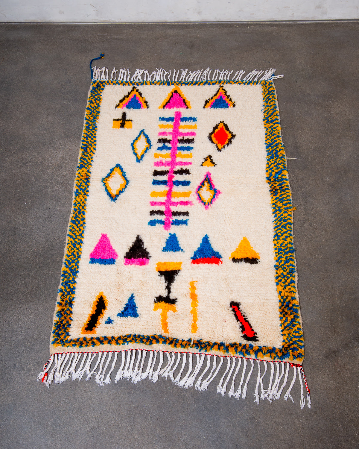 Modern designer handcrafted Berber rug from Morocco. Azilal rug with beautiful colours and patterns. Made of sheep’s wool and colourful cotton.